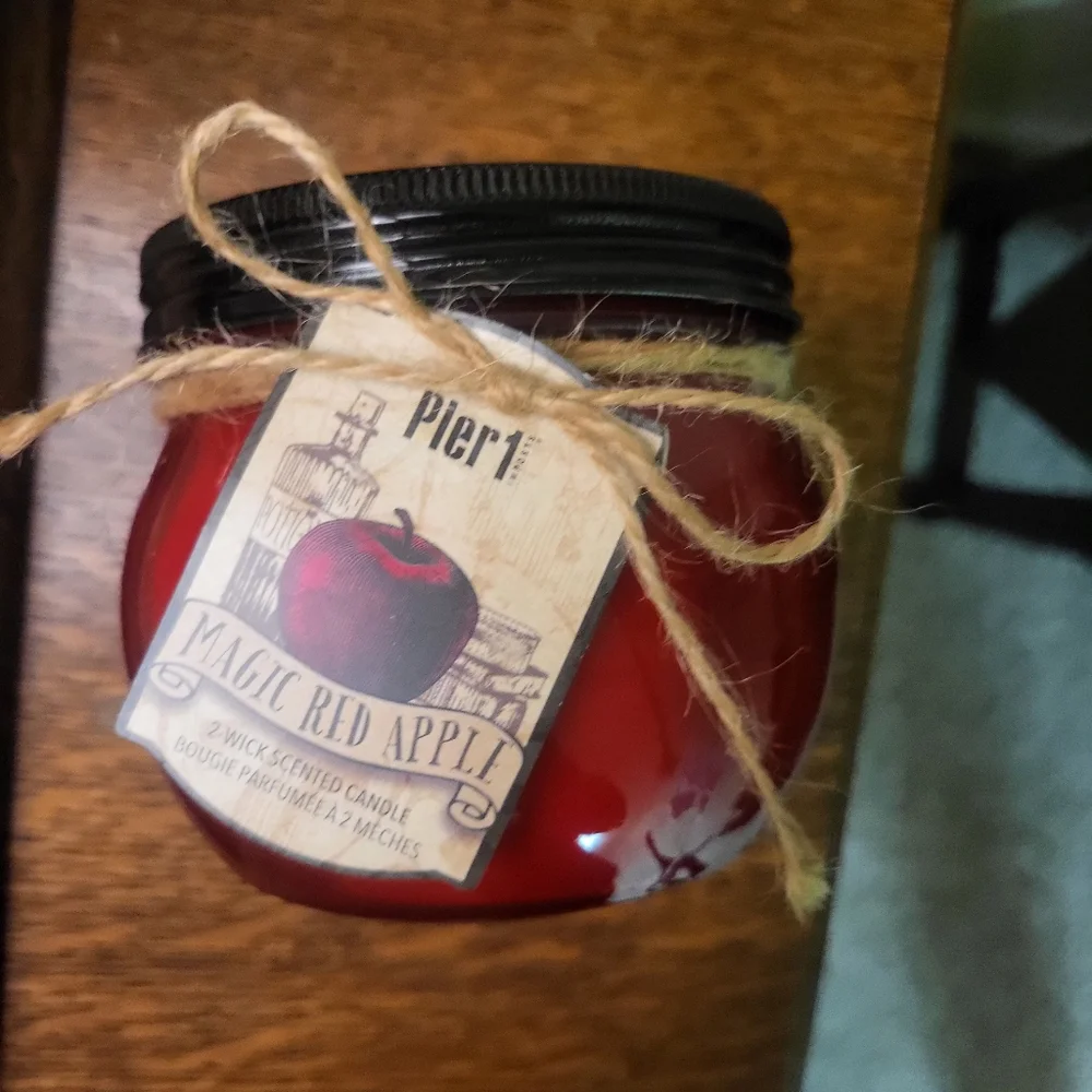 NEW PIER 1 IMPORTS ONE 2 WICK MAGIC RED APPLE CANDLE DISCONTINUED RARE